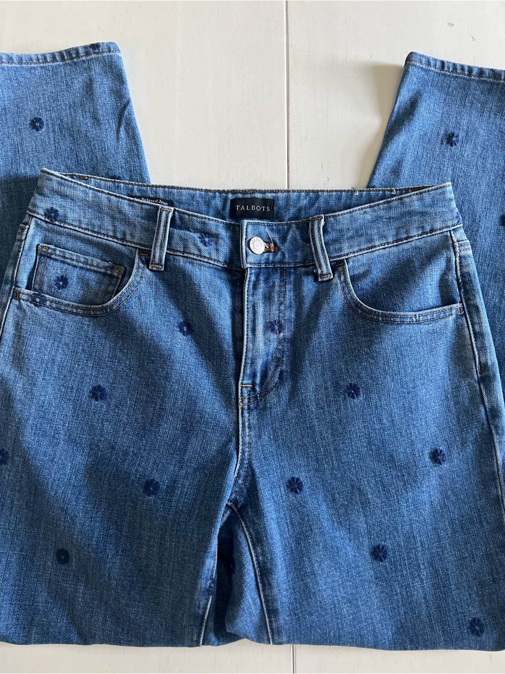 Talbots Women's Everyday Relaxed Jeans with Navy Dot Embroidery Sz 4 NWOT